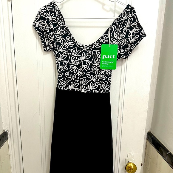 NWT Pact Women's Black Tulip/Black Fit & Flare Crossback Mini Dress, Size Small - Picture 2 of 3
